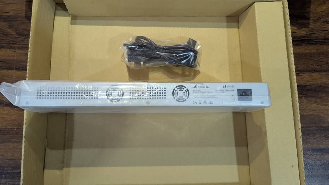 Ubiquiti UniFi Security Gateway USG-Pro-4 (Renewed) 18