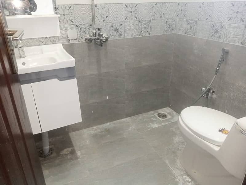 3 MARLA FIRST FLOOR HOT LOCATION 0