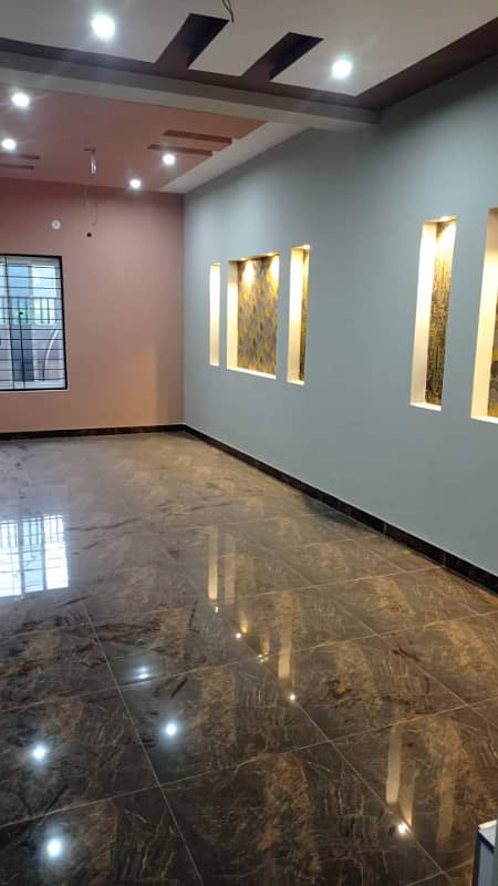 10 MARLA FIRST FLOOR HOT LOCATION 0