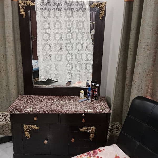 bed +dressing table 0