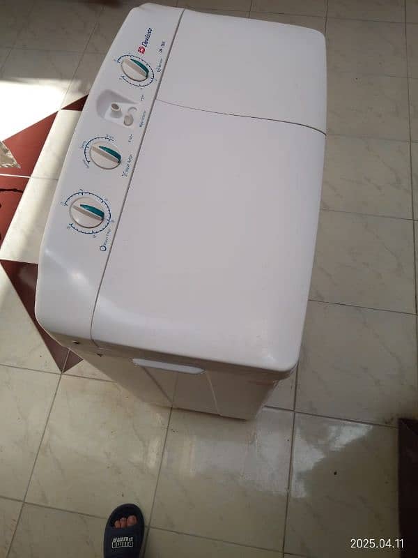 Brand new DW 5200 unused 5-7 months se pck rakhi v hai dryer machine 5