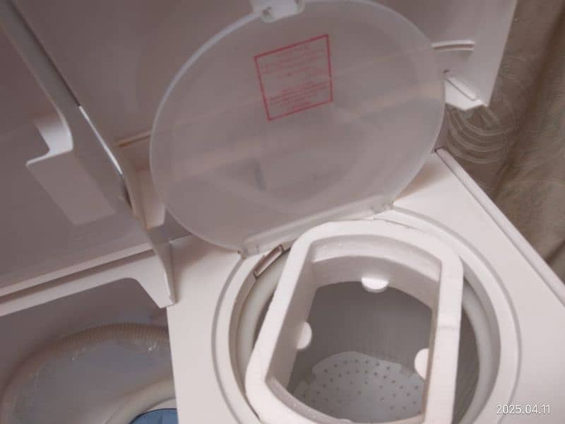 Brand new DW 5200 unused 5-7 months se pck rakhi v hai dryer machine 8