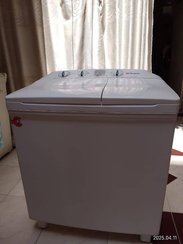 Brand new DW 5200 unused 5-7 months se pck rakhi v hai dryer machine 9