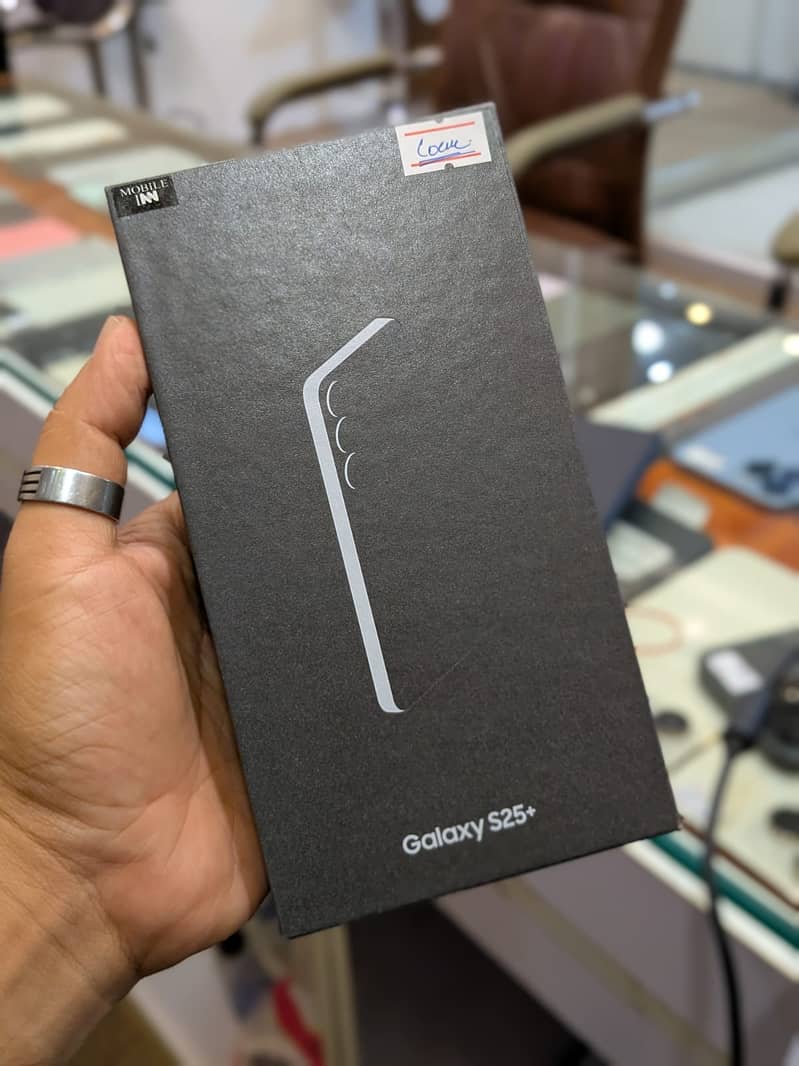 Brand New Box Pack Samsung Galaxy S25 Plus 256GB  SIM Lock USA 0