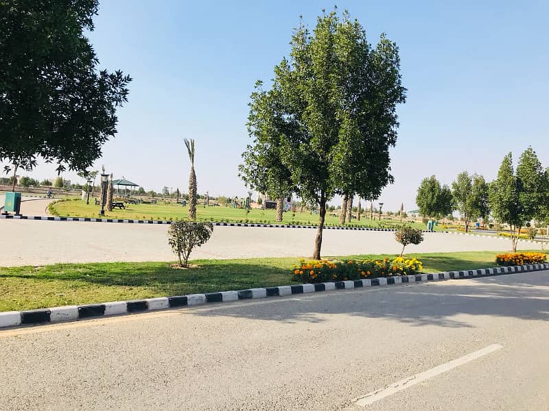 "Prime 10 Marla Residential Plot in Lake City for Sale" 0