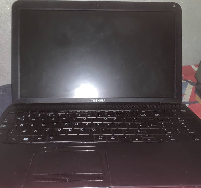 Toshiba laptop 8gb ram 128 storage cpu2.5 All ok hy 0