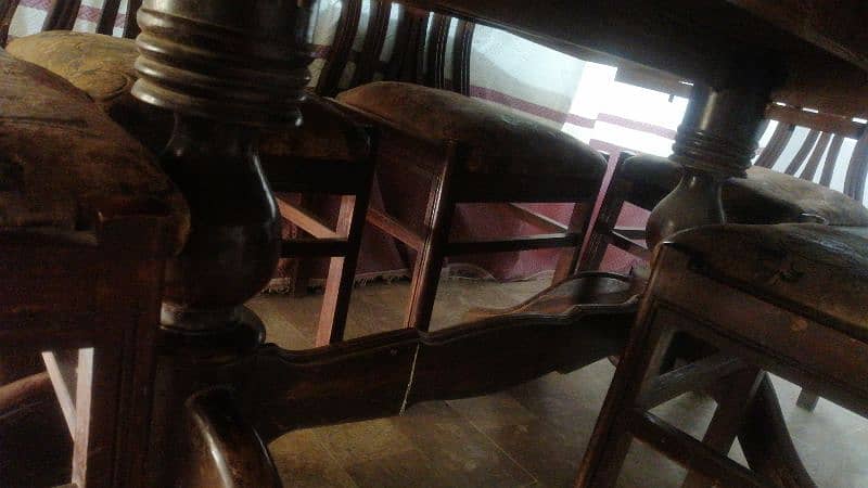 used Dining table good condition 3