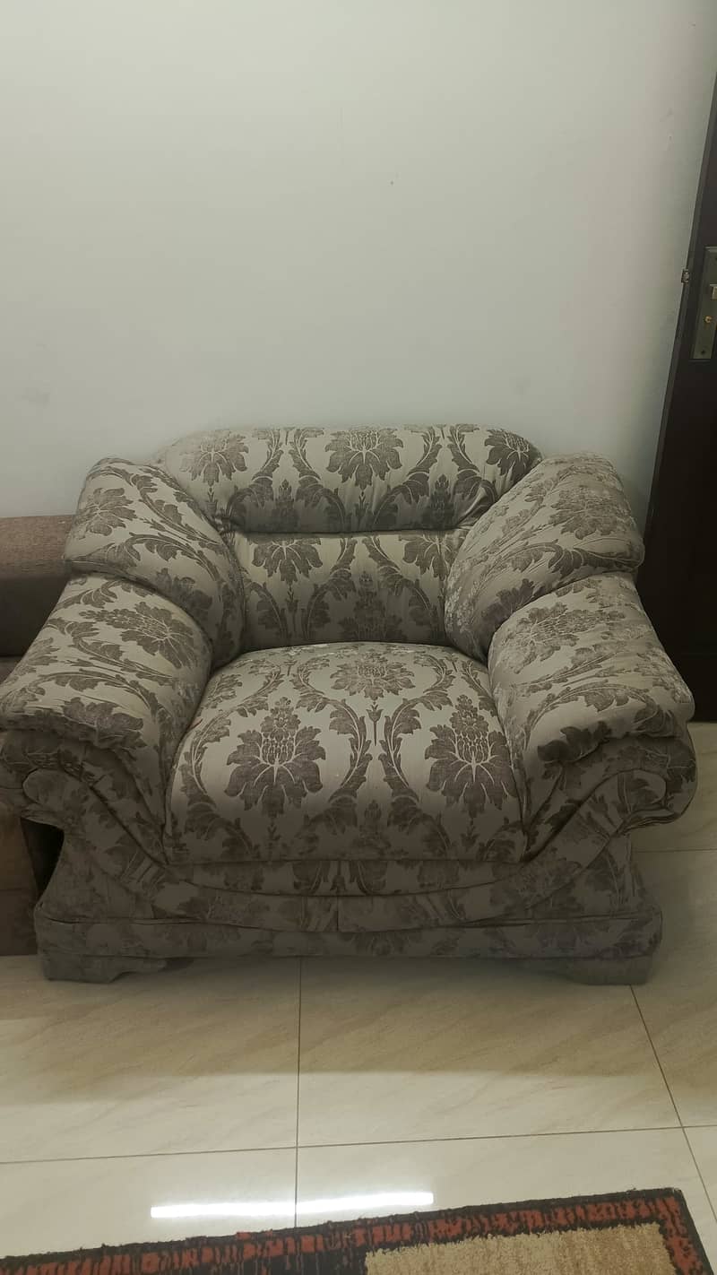 Luxury 6 Seater Sofa Set - Heavy, Fully Covered & Good Condition 0