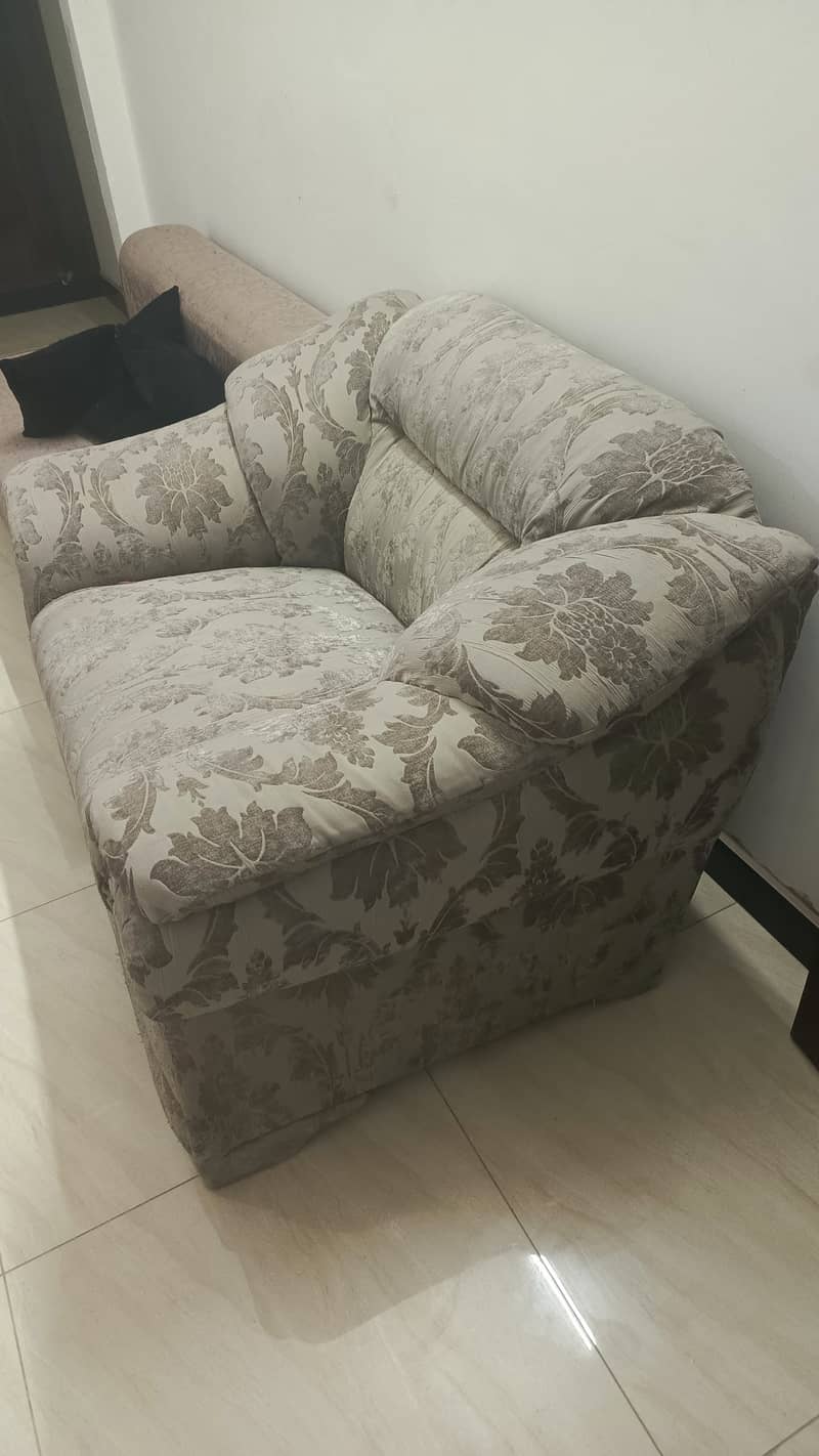 Luxury 6 Seater Sofa Set - Heavy, Fully Covered & Good Condition 1