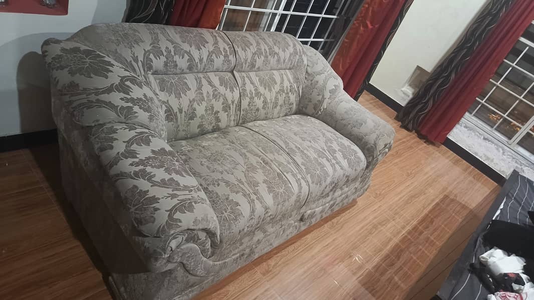Luxury 6 Seater Sofa Set - Heavy, Fully Covered & Good Condition 4