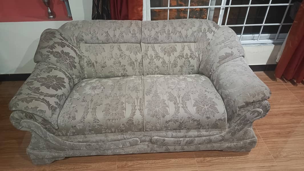 Luxury 6 Seater Sofa Set - Heavy, Fully Covered & Good Condition 5