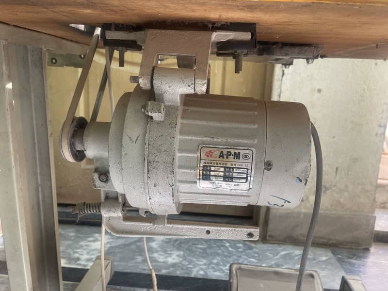 Overlock machine/serger 1