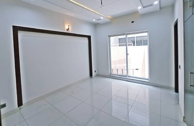 5 Marla Luxury Full House Available For Rent In DHA Phase 5,Block D. 3