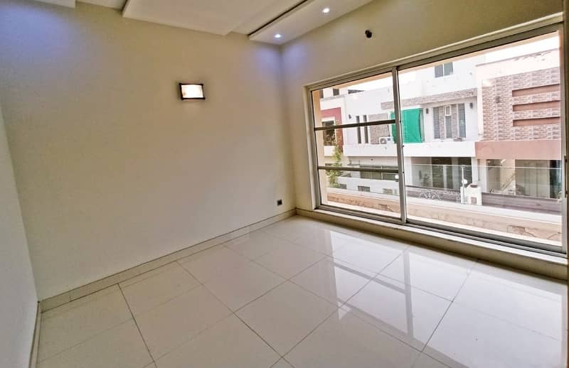 5 Marla Luxury Full House Available For Rent In DHA Phase 5,Block D. 4