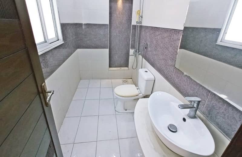 5 Marla Luxury Full House Available For Rent In DHA Phase 5,Block D. 7