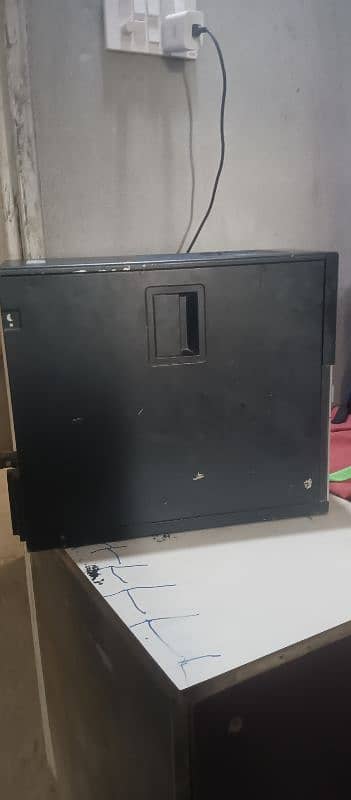 computer i7 Nvidia 750 TI GPU 8GB RAM 128 GB SSD 500 GB hard drive 3
