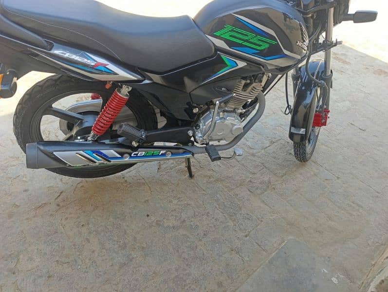 Cb 125F. 0