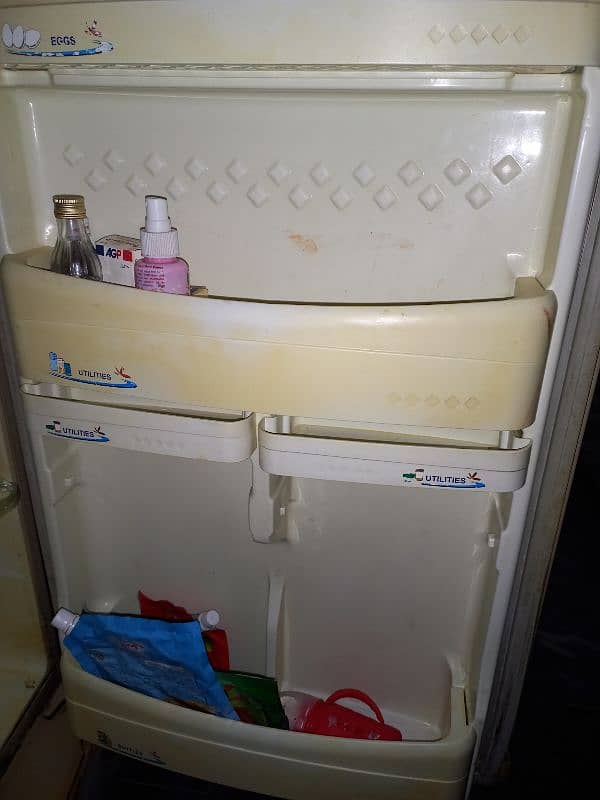 PEL refrigerator and freezer medium size good cooling and condition 2