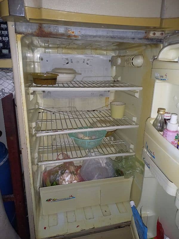 PEL refrigerator and freezer medium size good cooling and condition 3
