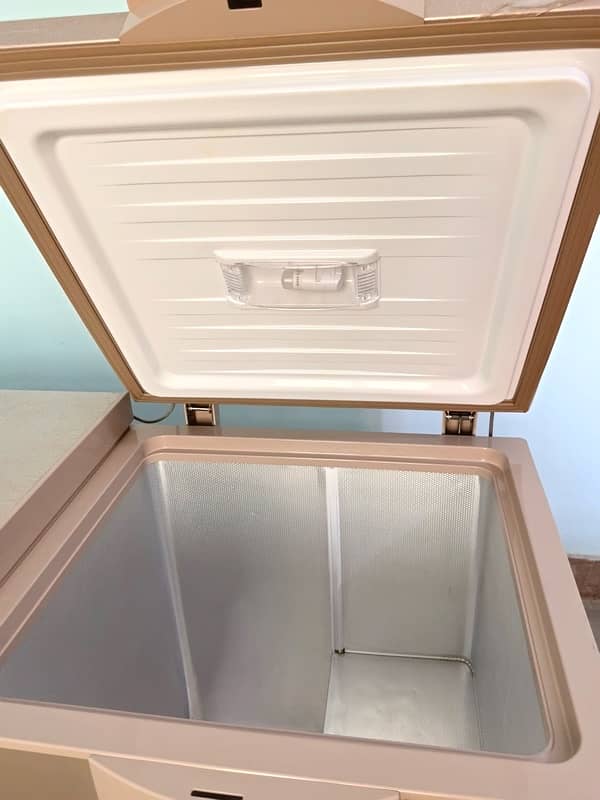 DAWLANCE HORIZONTAL REFRIGERATOR SIGNATURE SERIES 5