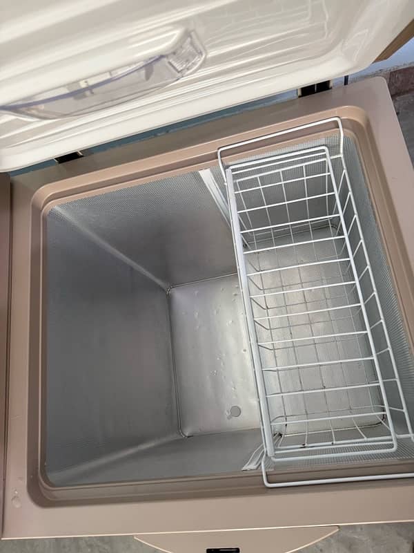 DAWLANCE HORIZONTAL REFRIGERATOR SIGNATURE SERIES 7