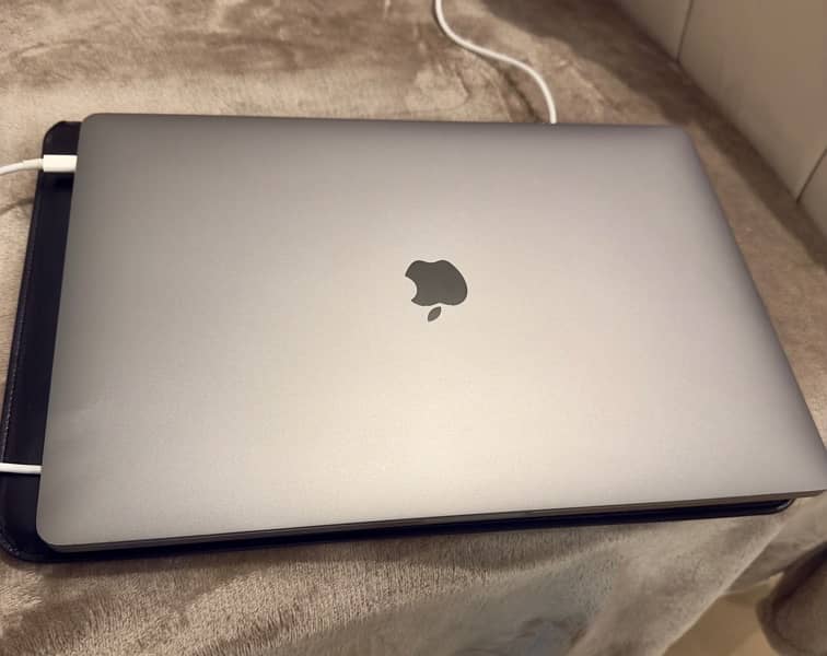 Macbook Pro 16 Inch 2020 Brand New Condition 4 Battery cycles 0