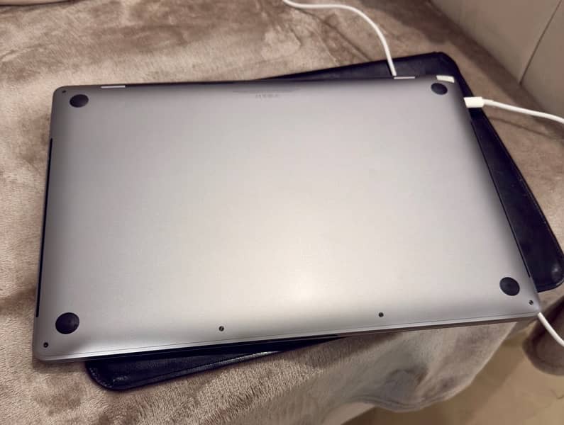 Macbook Pro 16 Inch 2020 Brand New Condition 4 Battery cycles 2