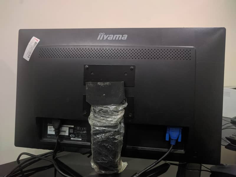 Server PC Along with LCD, Keyboard & Mouse. Complete Set 6