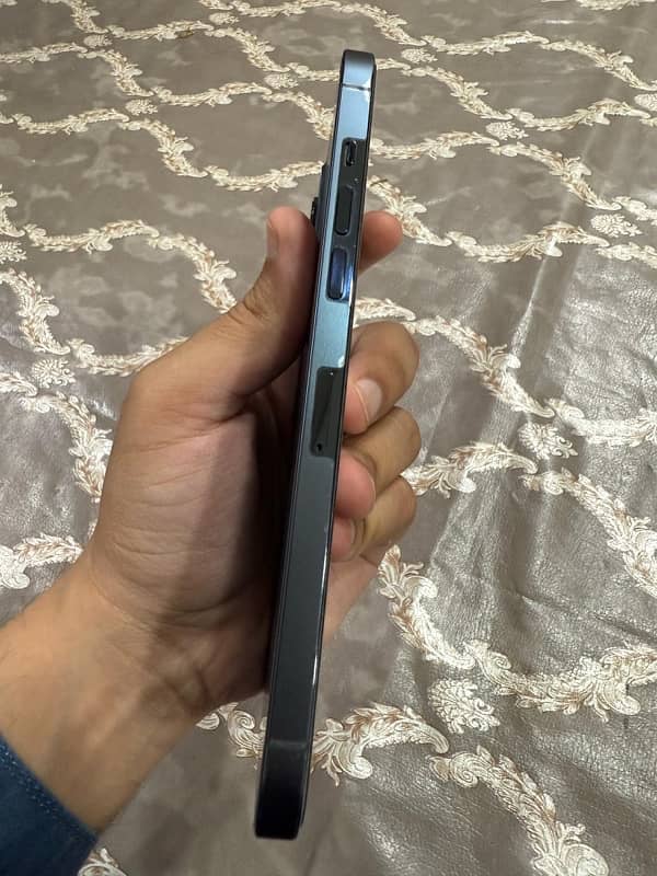 Iphone 12 pro max 4
