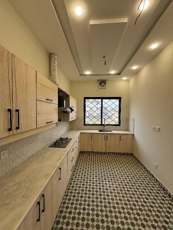 Prime Location 10 Marla Upper Portion Available For Rent 2
