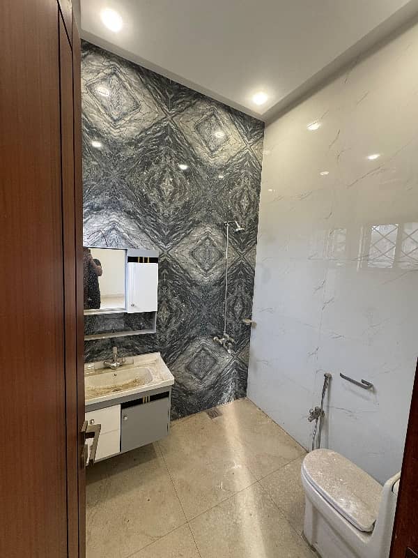 Prime Location 10 Marla Upper Portion Available For Rent 3