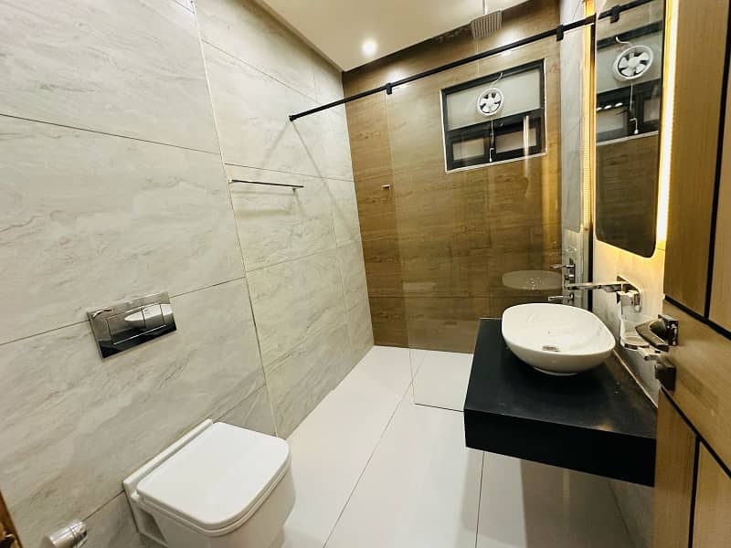 Prime Location 10 Marla Upper Portion Available For Rent 7