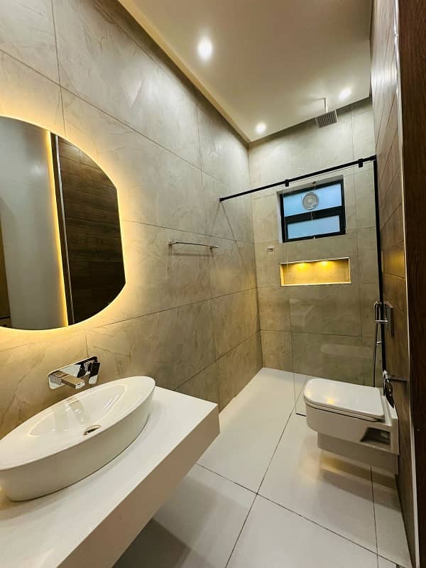 Prime Location 10 Marla Upper Portion Available For Rent 8