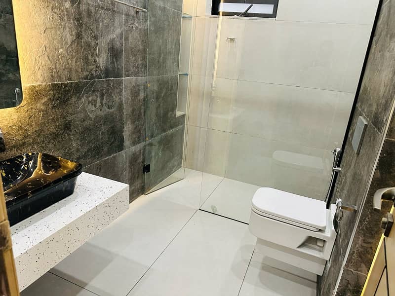 Prime Location 10 Marla Upper Portion Available For Rent 9