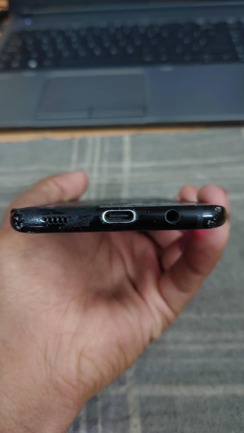 Samsung Mobile S8 Plus 4