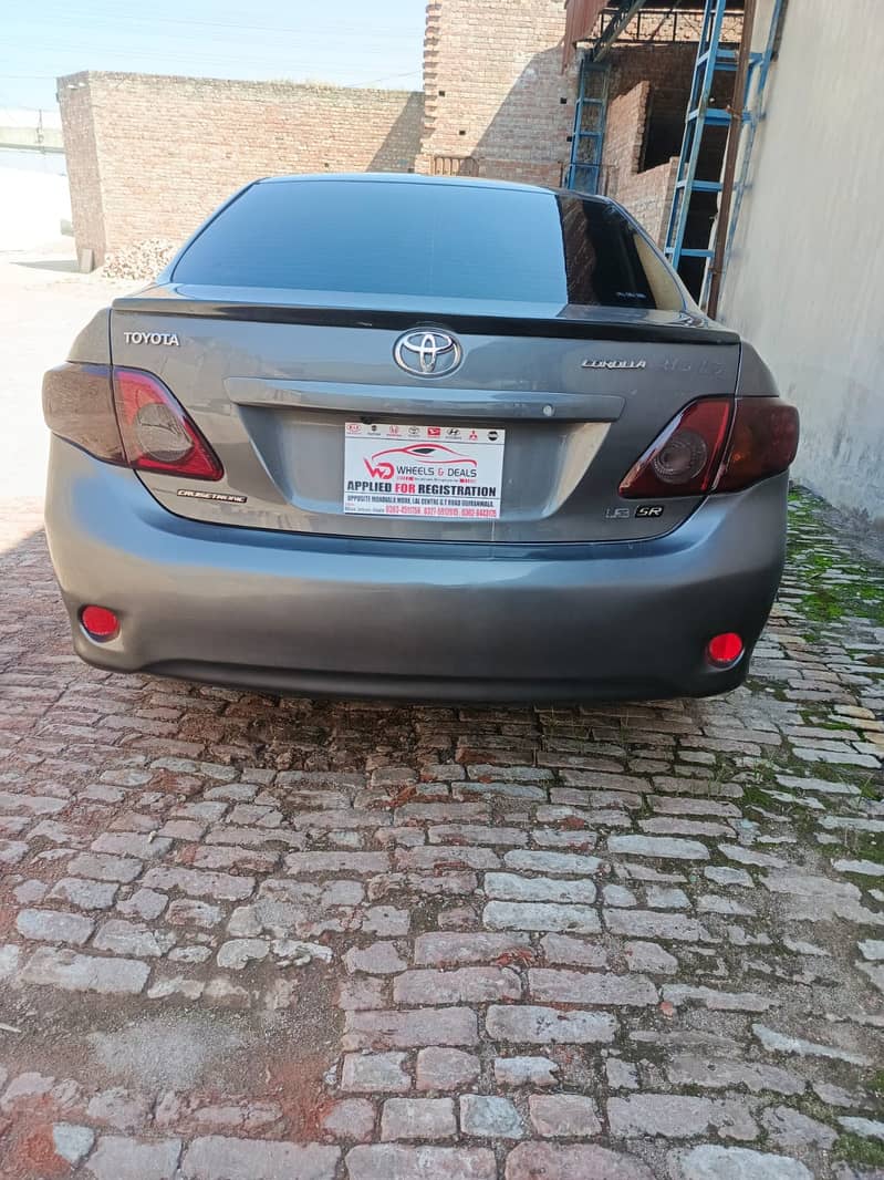 Toyota Corolla Altis (2010) model 1