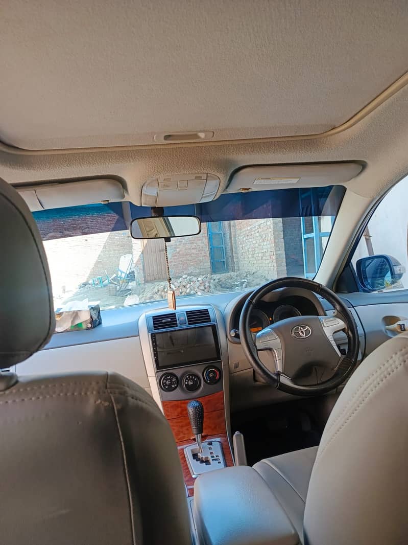 Toyota Corolla Altis (2010) model 14