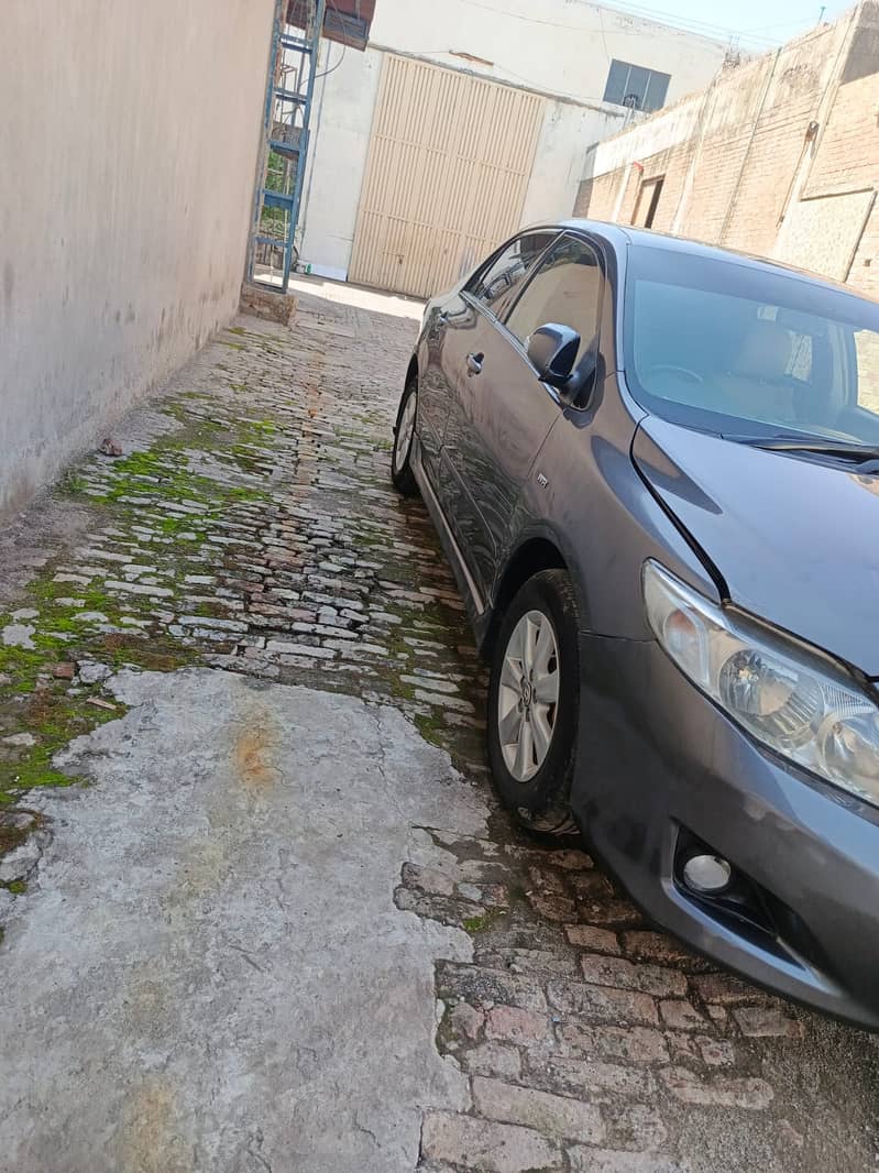 Toyota Corolla Altis (2010) model 18