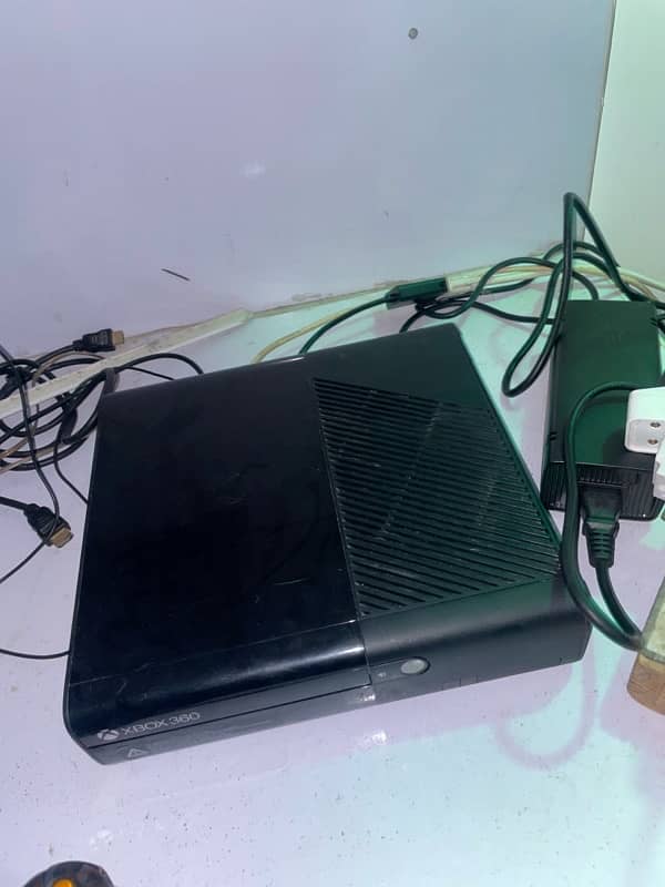 xbox 360 with wireless controller 1