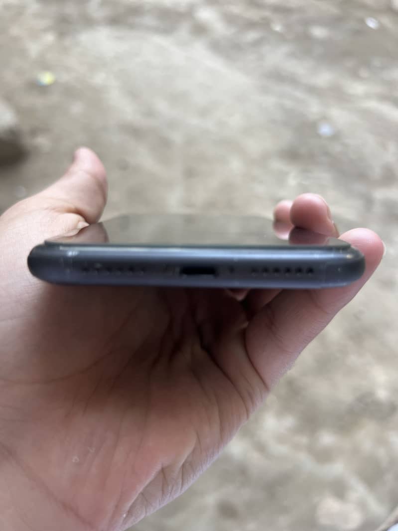iPhone 11 3