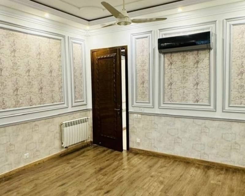 Spacious 1 Kanal Upper Portion For Rent In DHA Phase 5 Perfect For Family Living! 4