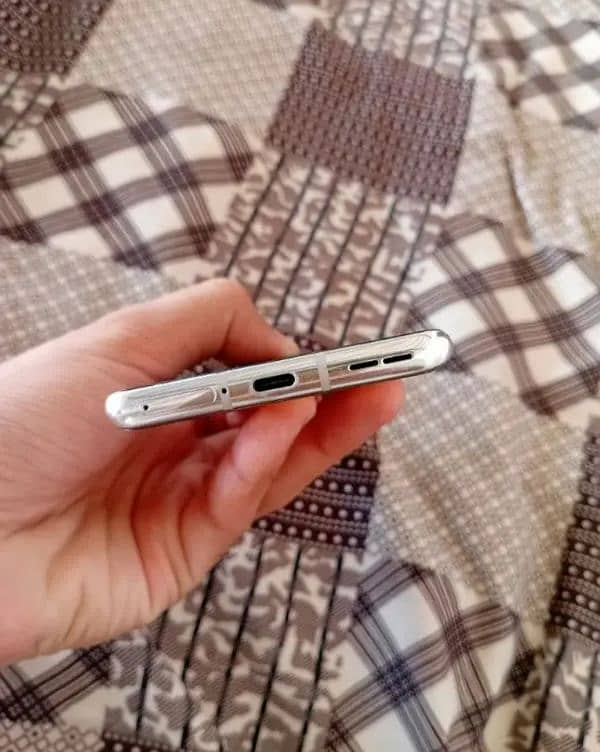 one plus 8 8gb 128gb  lush condition dual sim pta approved 1