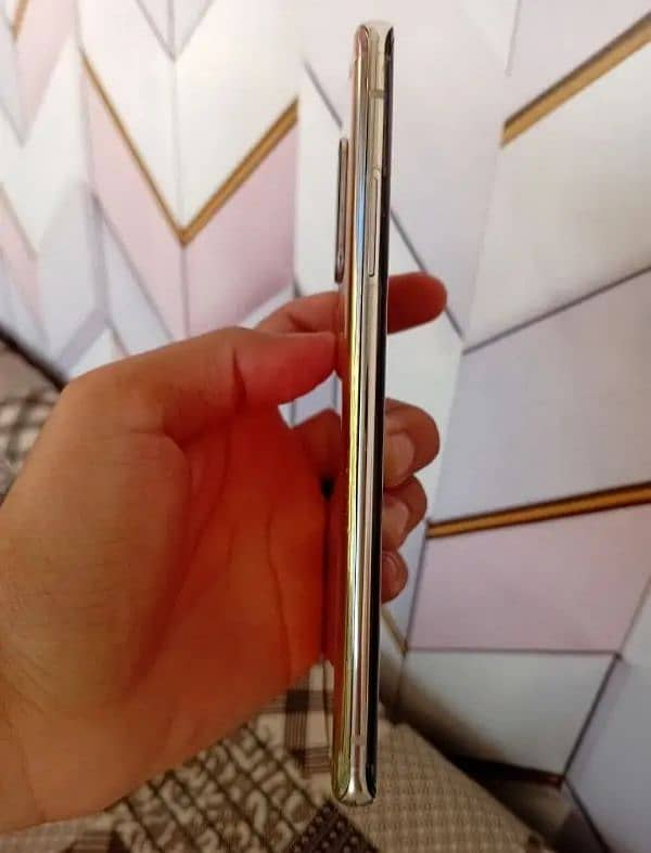 one plus 8 8gb 128gb  lush condition dual sim pta approved 5