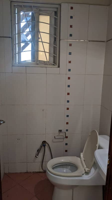 Luxurious 10 Marla Modern Design House For Rent In DHA Phase 5 Lahore 8