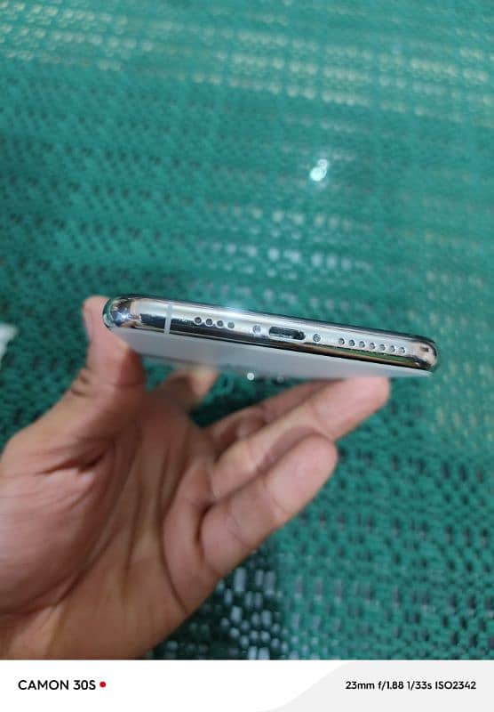 iPhone 11 pro max jv 64gb  10/10 read add 4