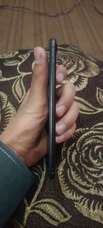iPhone 7plus 32 gb 82 baterry health urgent sale 1