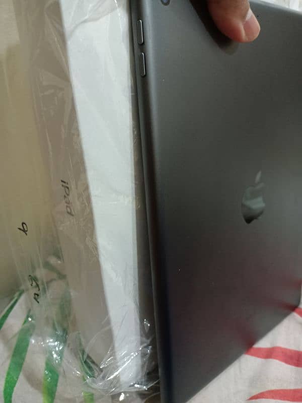I pad 9 Gen 64gb Urgent Sale 5