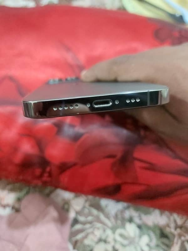 13pro jv 97 health 512gb esim time zong ki sim chal rahe ha 10/9 al ok 2