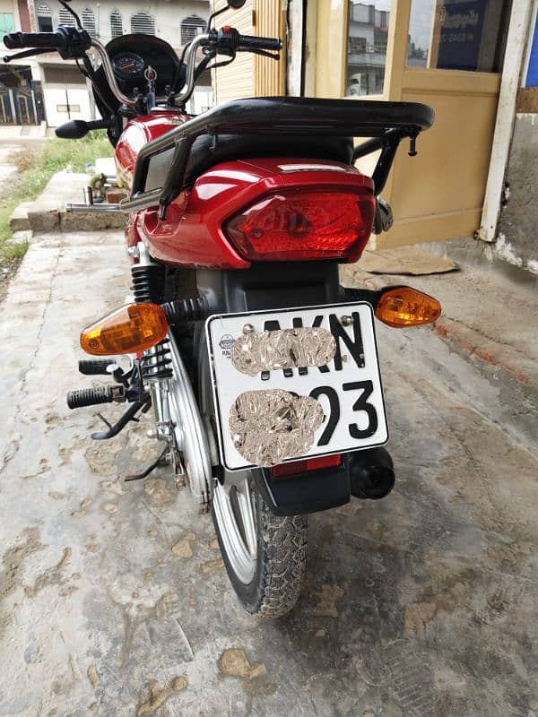 I am saling my GD 110 Suzuki in lush condition 1click start 1