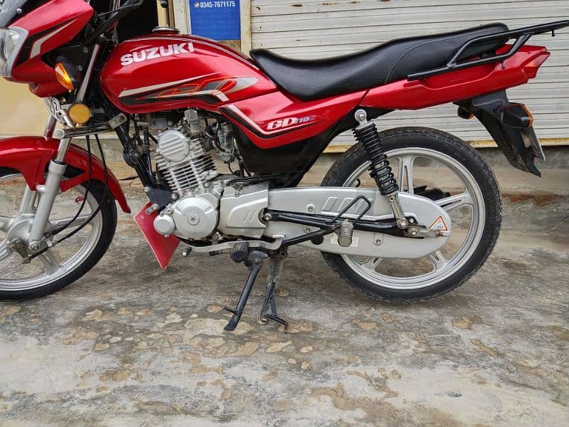 I am saling my GD 110 Suzuki in lush condition 1click start 7